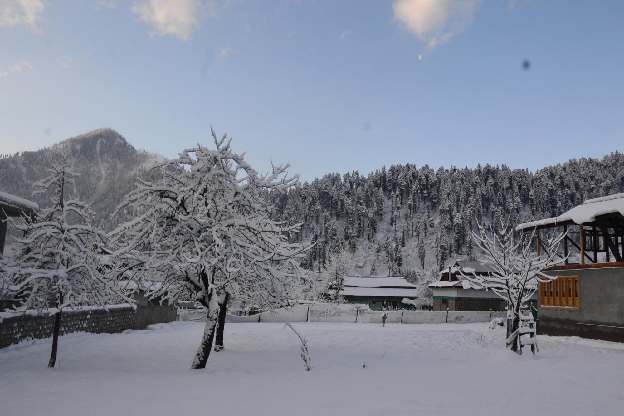 West End Lodges Neelum Extérieur photo