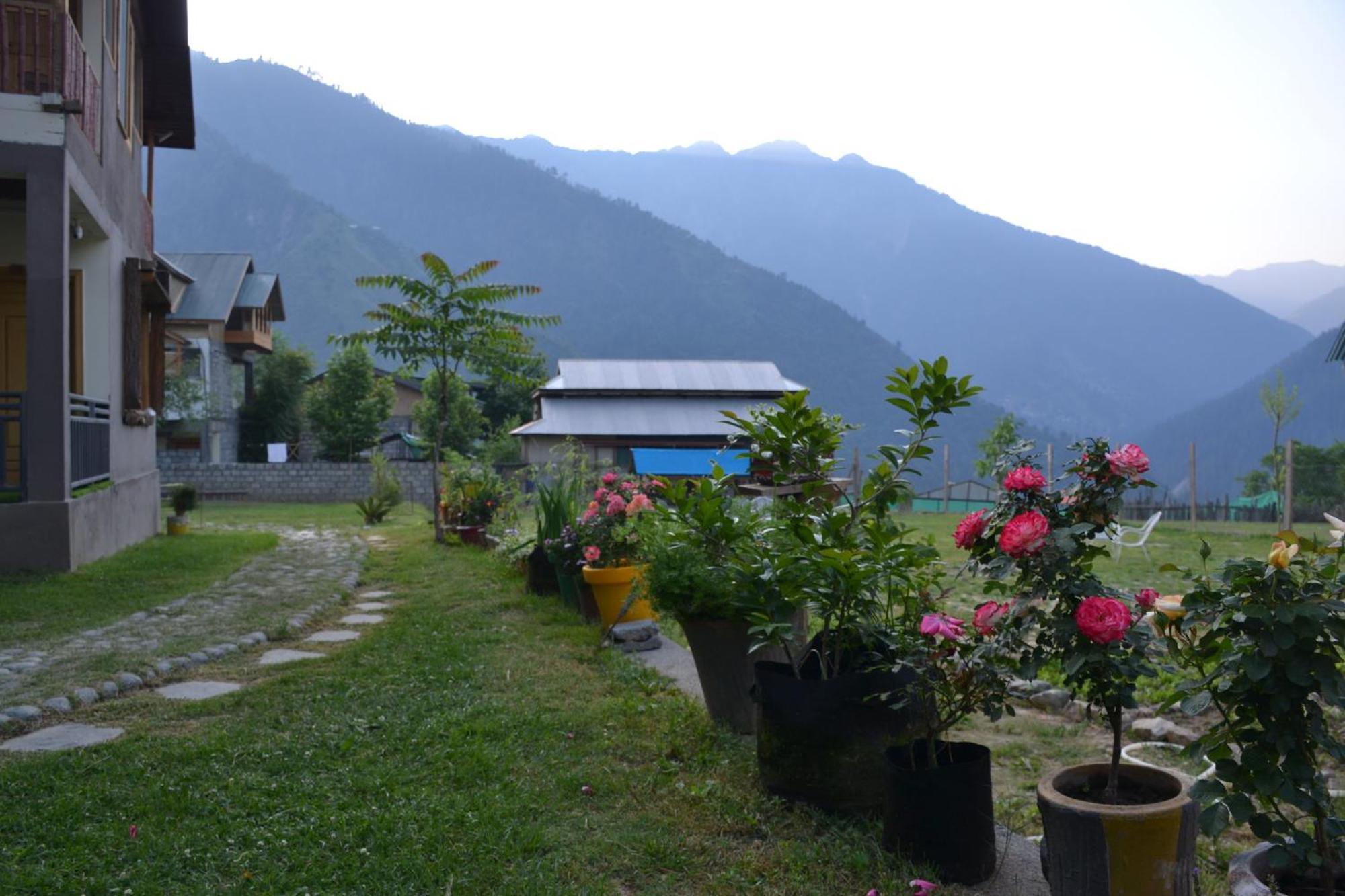 West End Lodges Neelum Extérieur photo