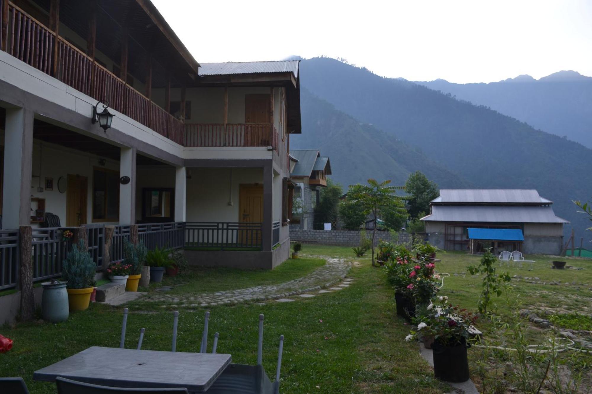 West End Lodges Neelum Extérieur photo