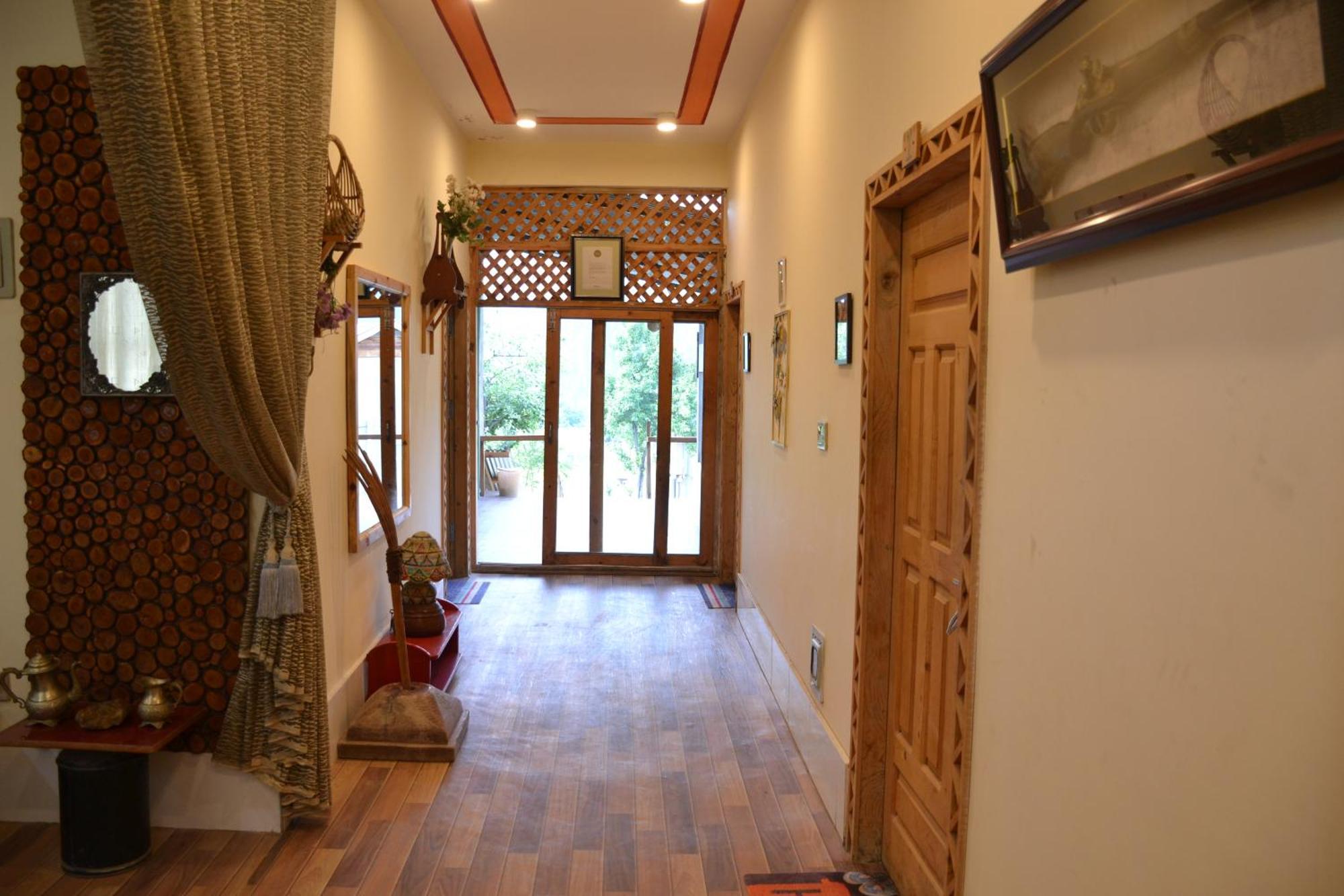West End Lodges Neelum Extérieur photo