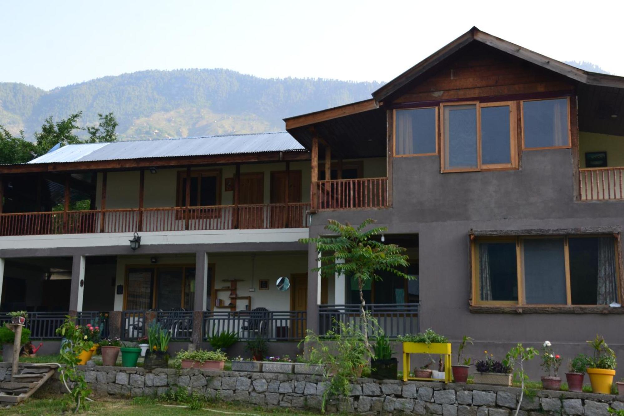 West End Lodges Neelum Extérieur photo