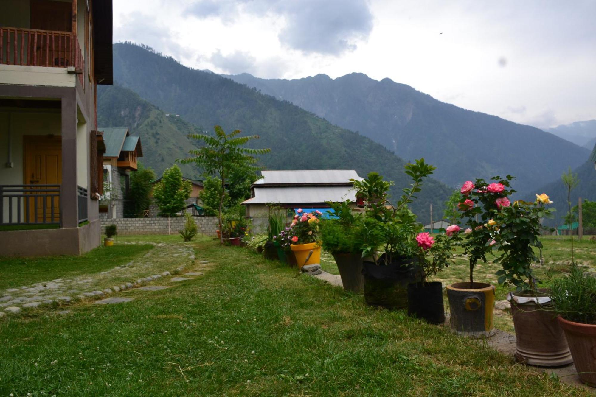 West End Lodges Neelum Extérieur photo