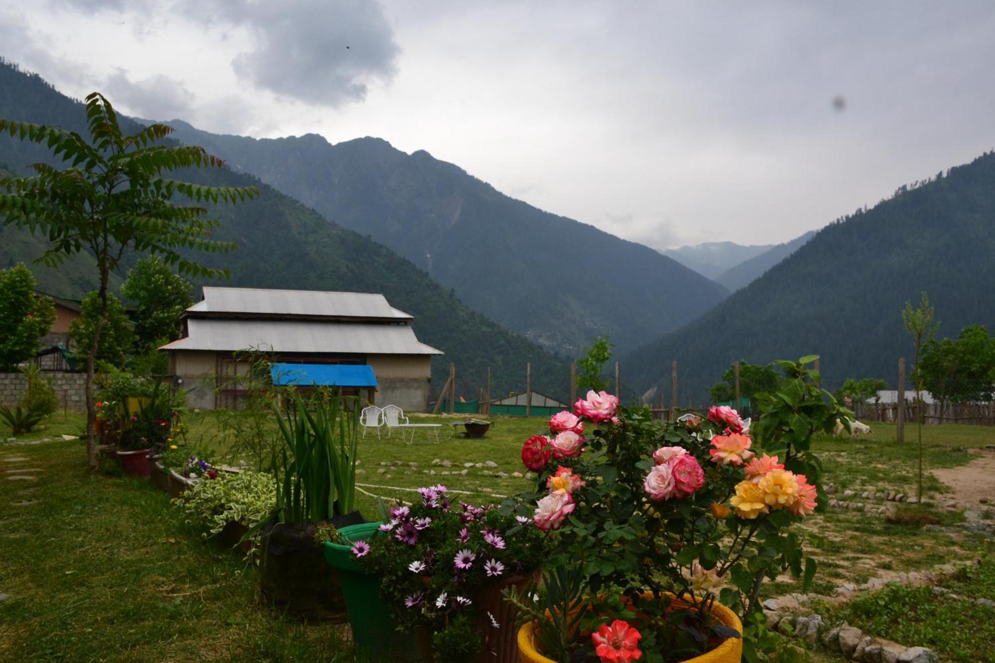West End Lodges Neelum Extérieur photo