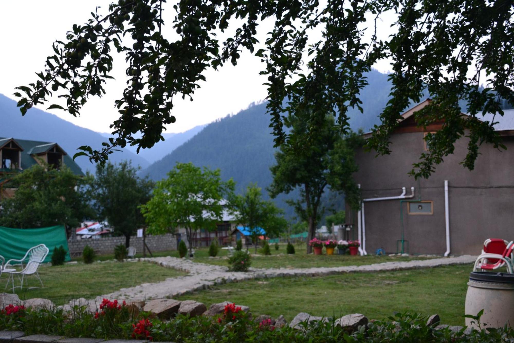 West End Lodges Neelum Extérieur photo