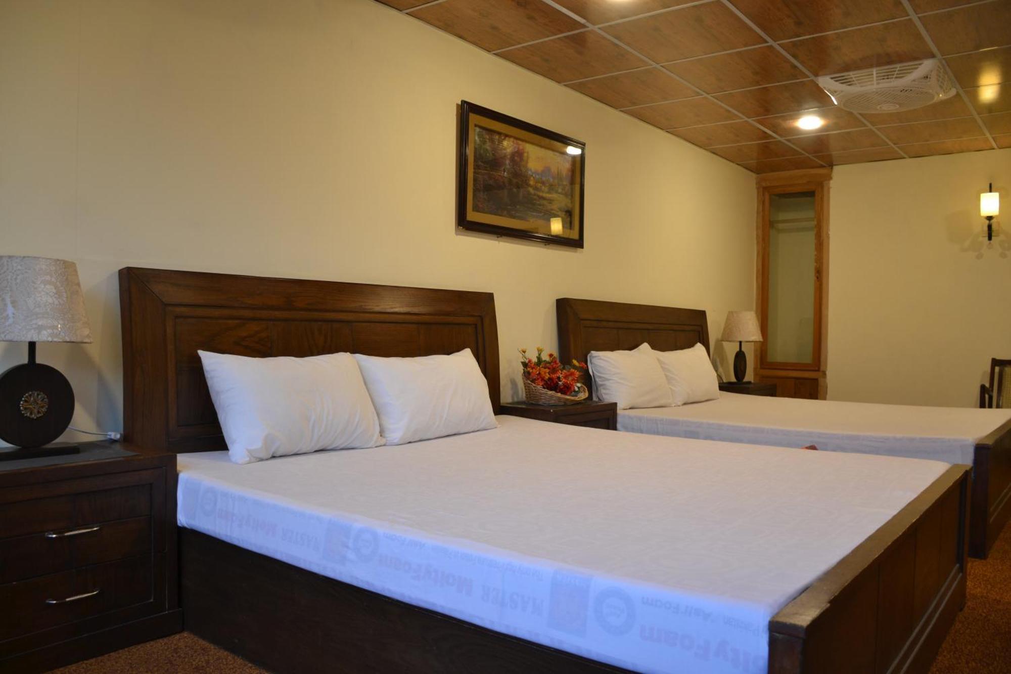 West End Lodges Neelum Extérieur photo