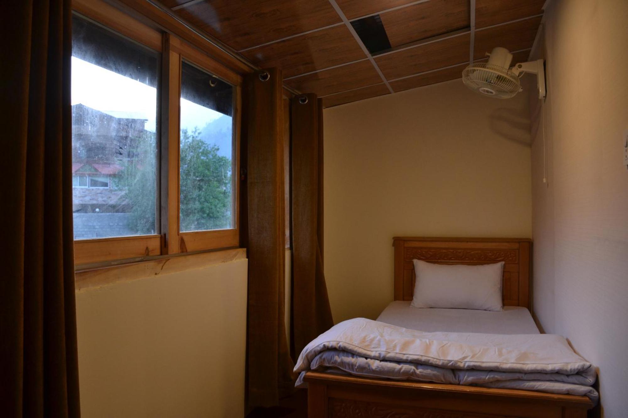 West End Lodges Neelum Extérieur photo