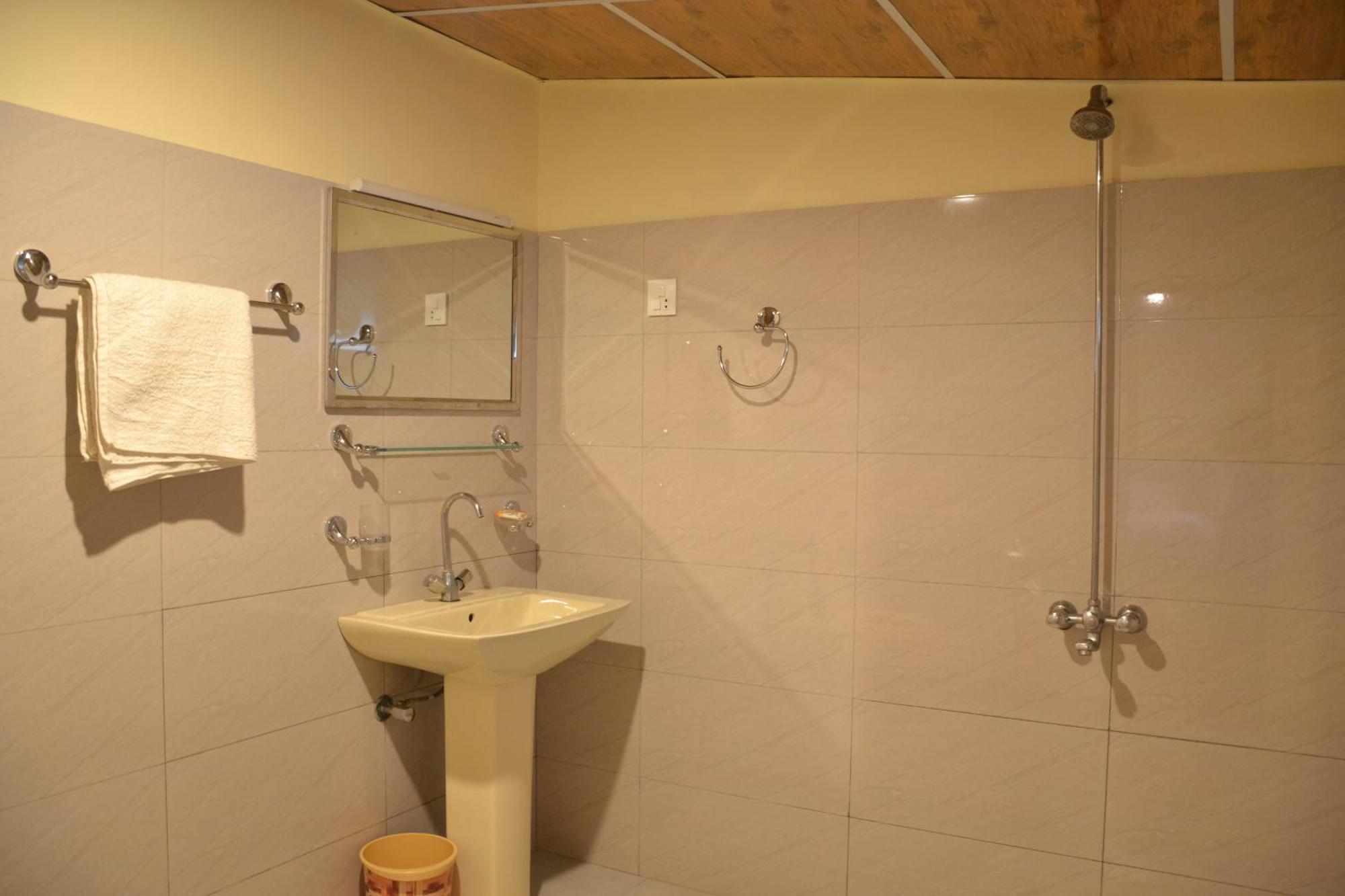 West End Lodges Neelum Extérieur photo