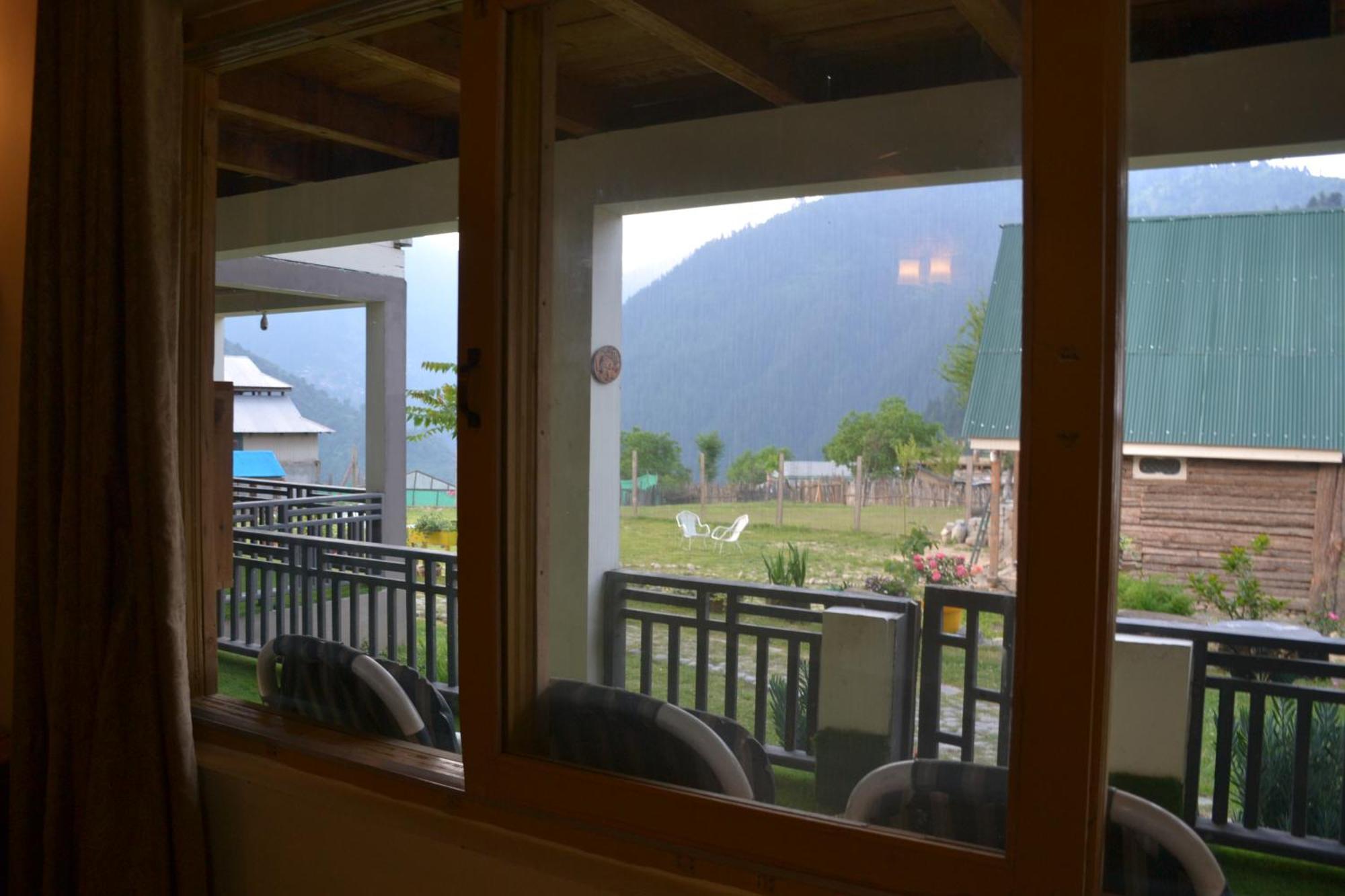 West End Lodges Neelum Extérieur photo