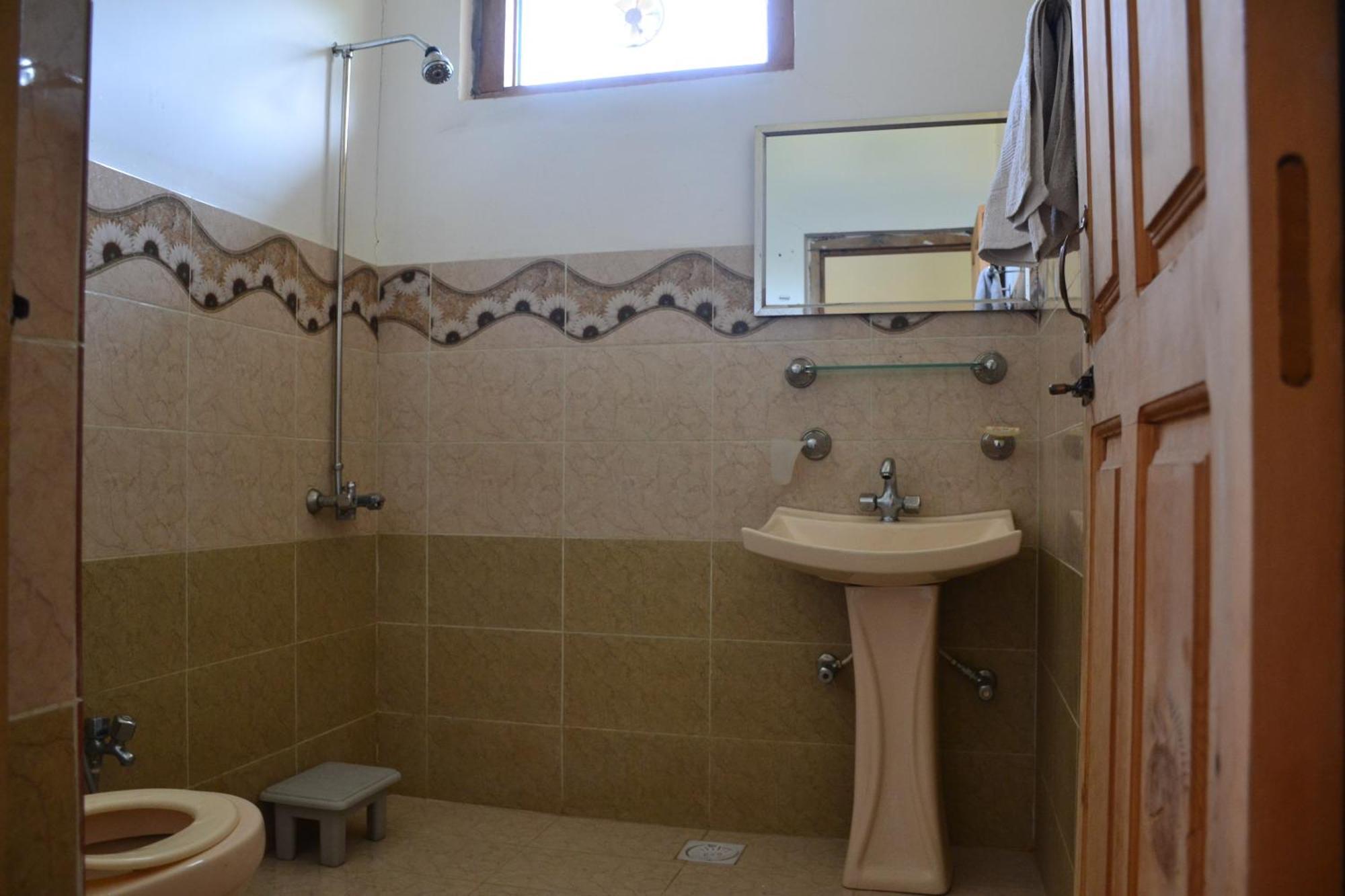 West End Lodges Neelum Extérieur photo