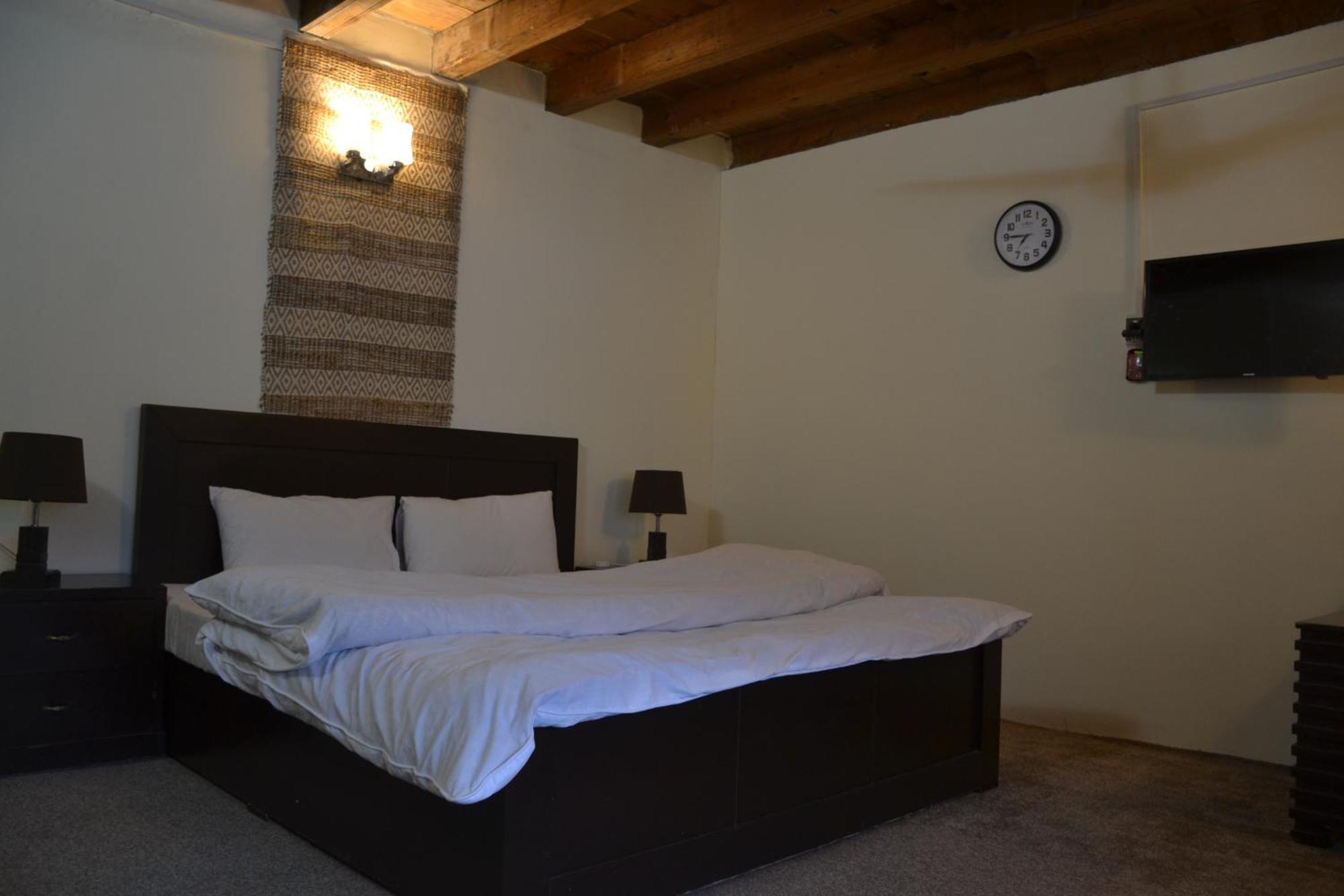 West End Lodges Neelum Extérieur photo