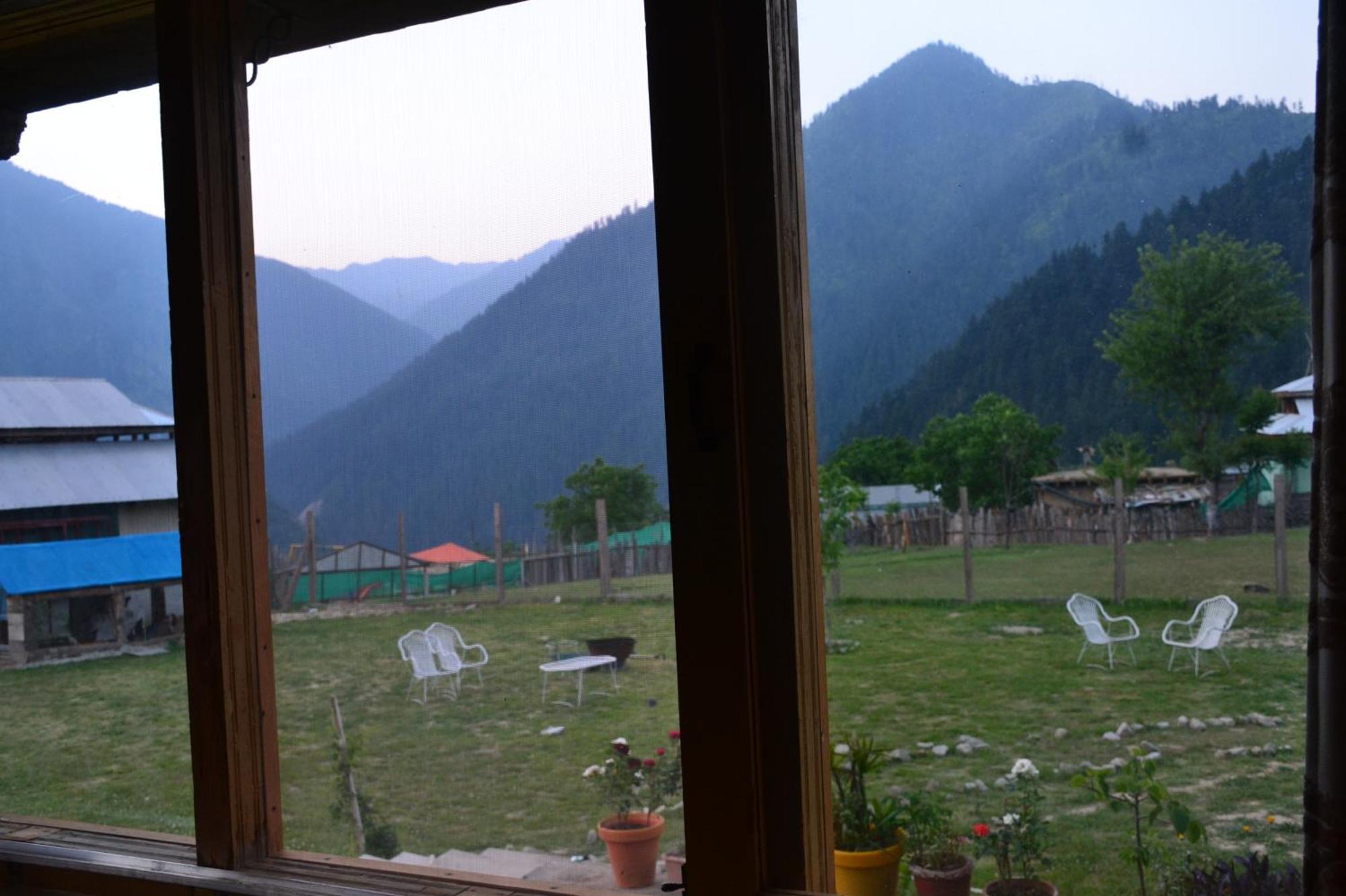 West End Lodges Neelum Extérieur photo