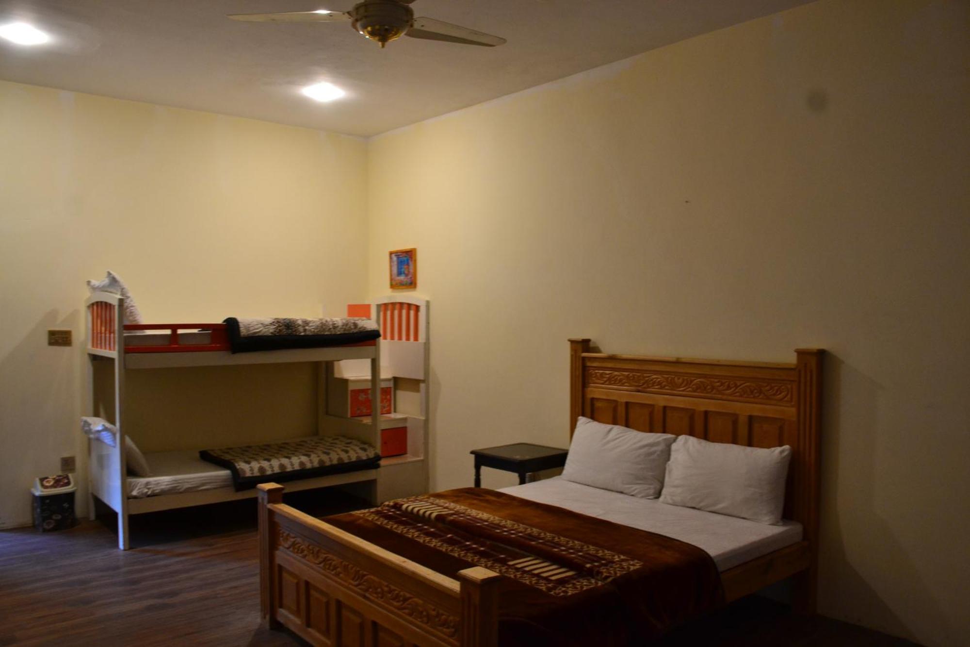 West End Lodges Neelum Extérieur photo