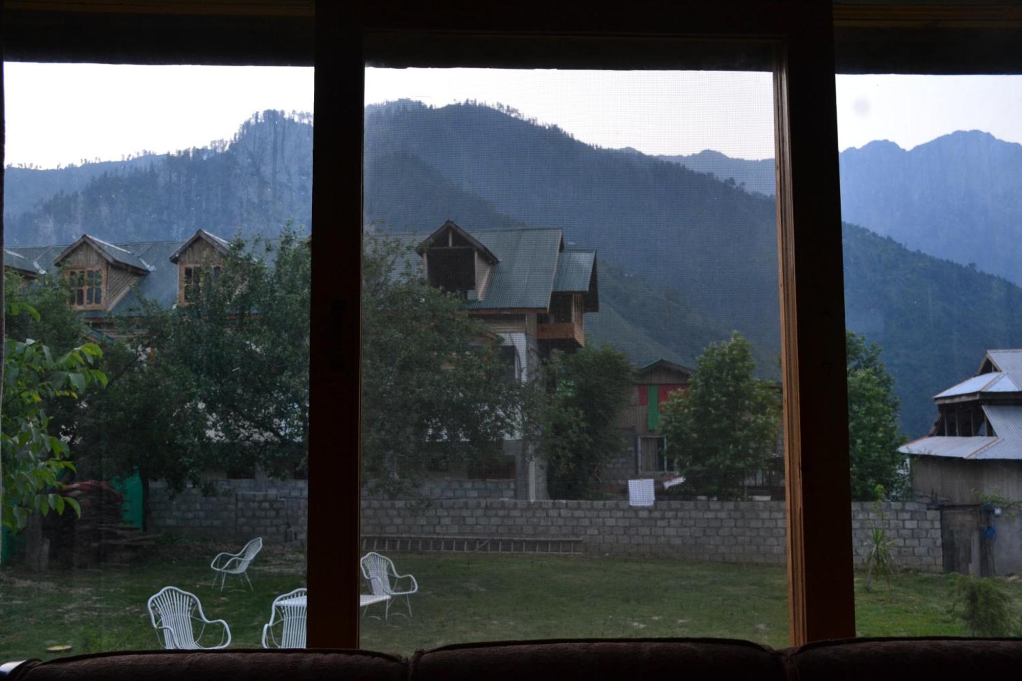 West End Lodges Neelum Extérieur photo